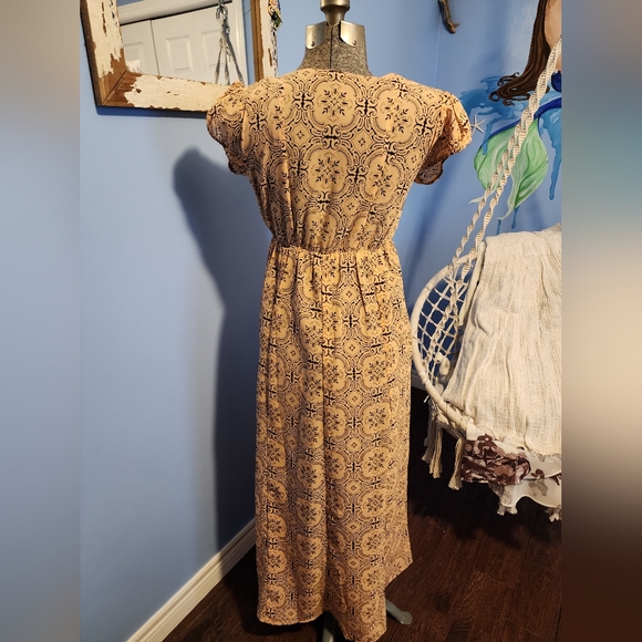 Bell-air Maxi Dress - Picture 2 of 3